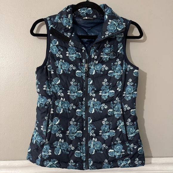 The North Face Jackets & Blazers - The North Face 550 Goose Down Women’s Puffer Vest Navy Floral Jacket Size XS